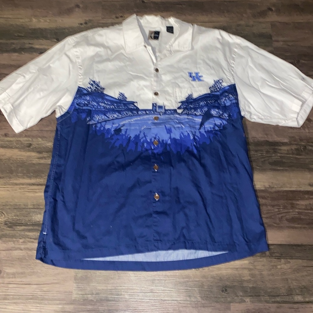 Men’s Large Chillwear University of Kentucky football stadium print button down